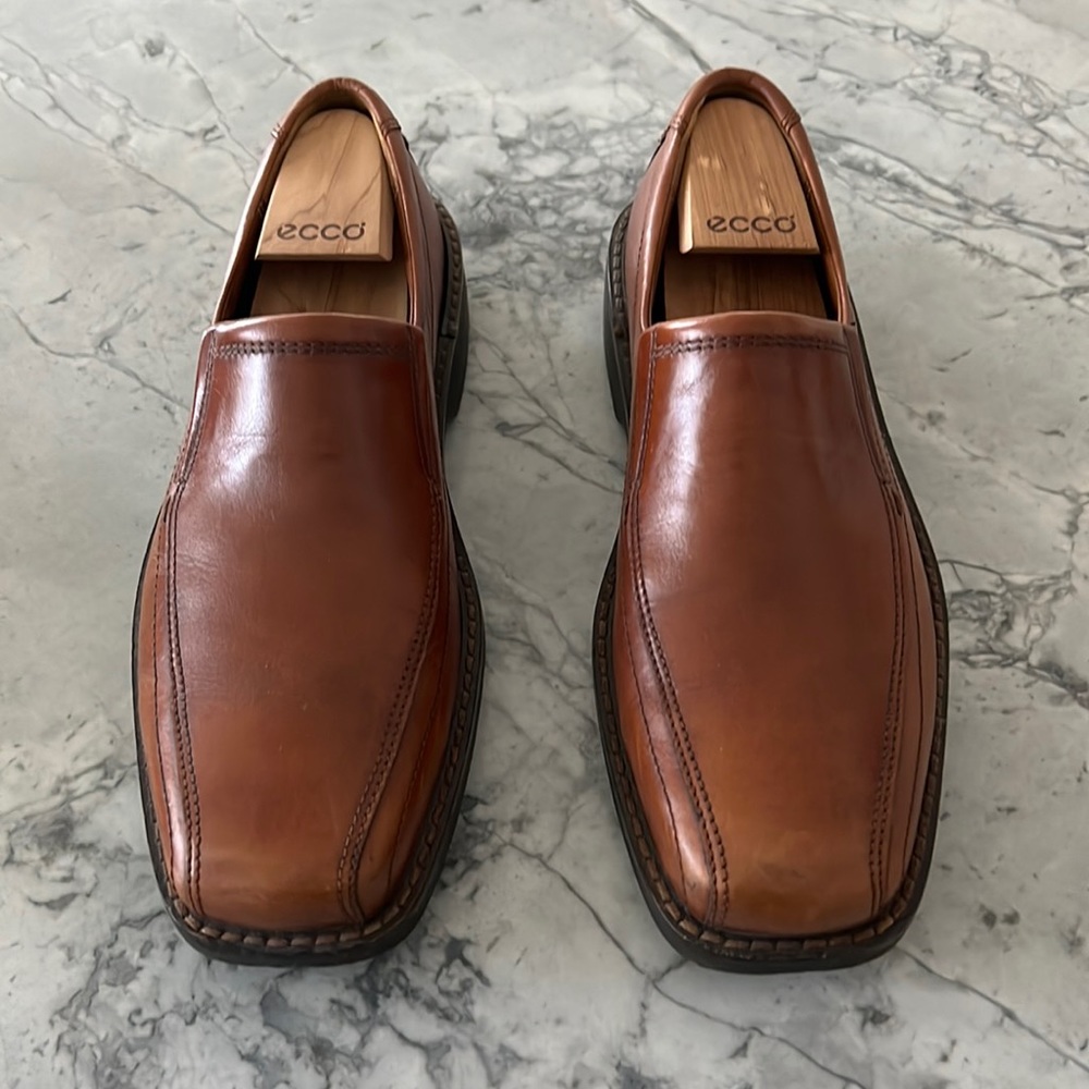 Ecco. Men’s leather slip-on shoes. Excellent condition. US size 11.5 EU size 44